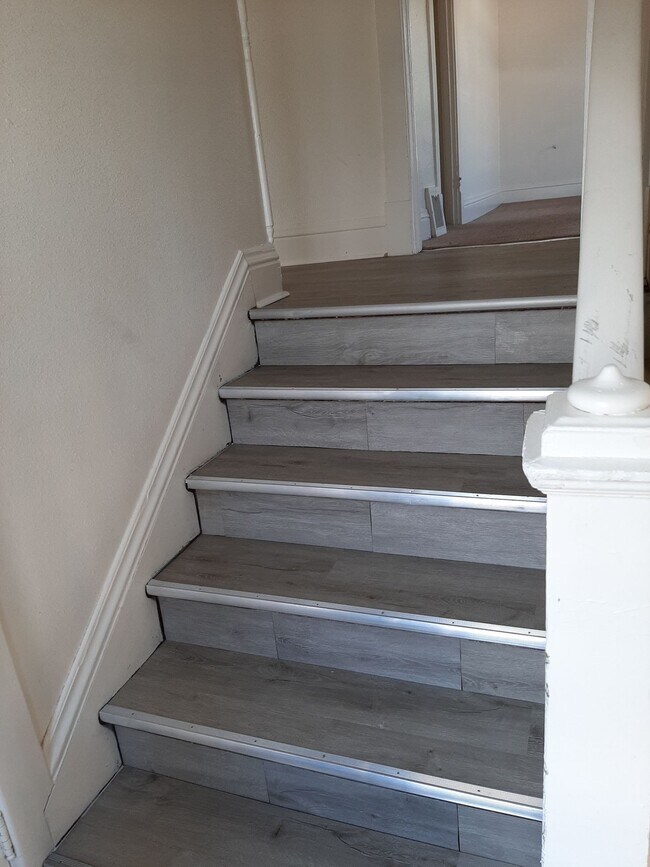 Building Photo - (1614 8th Ave)