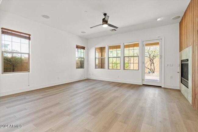 Building Photo - 9356 E Horseshoe Bend Dr