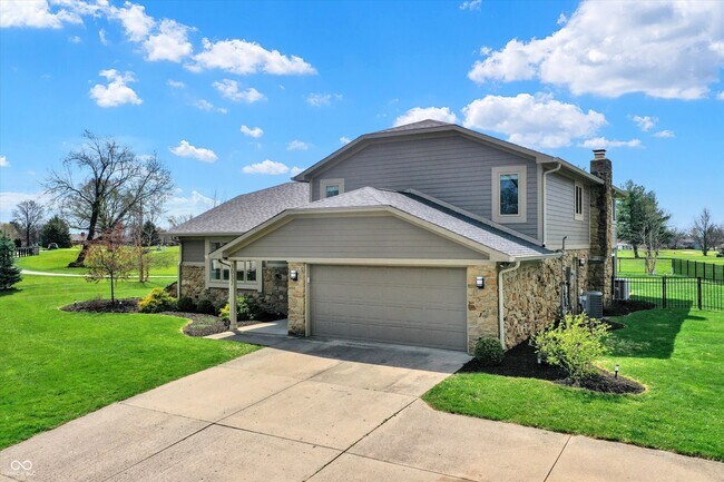 Building Photo - 3037 Golfview Dr