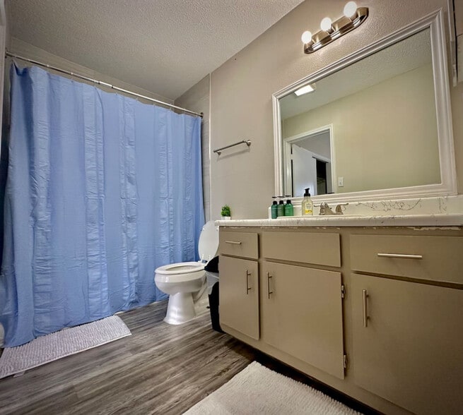 Building Photo - 3013 Northridge Dr
