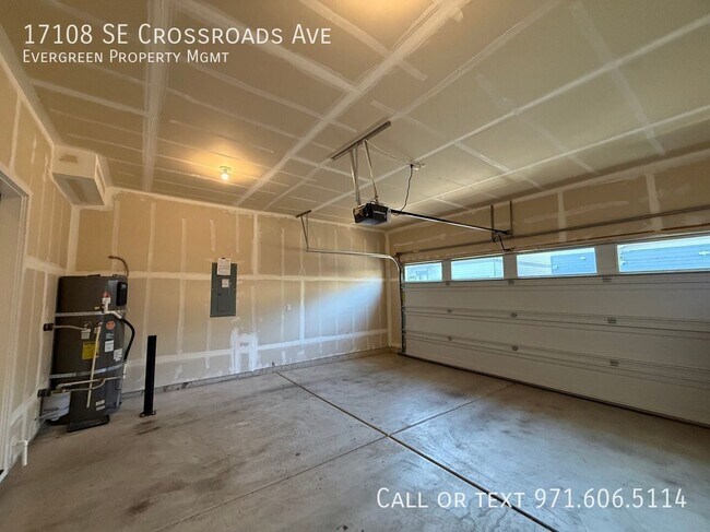 Building Photo - 17108 SE Crossroads Ave