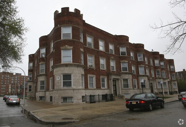 Building Photo - 4119-4129 S Ellis Ave