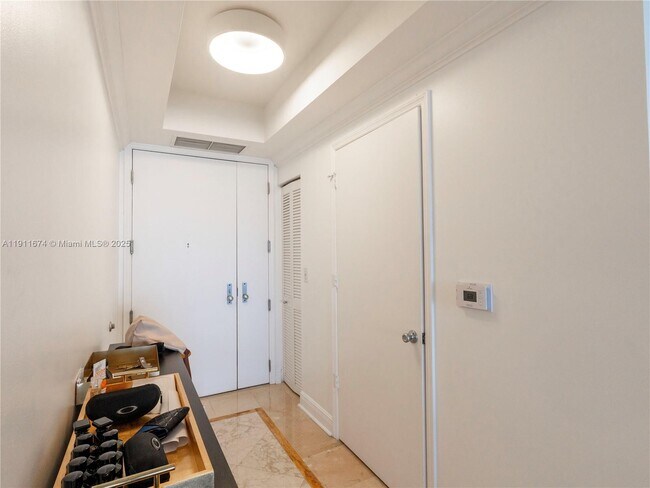 Building Photo - 848 Brickell Key Dr