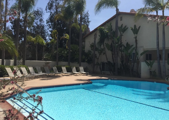Building Photo - 4044 La Jolla Village Dr