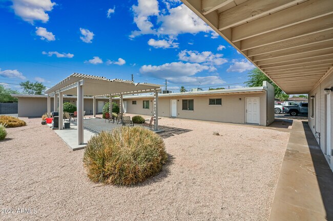 Building Photo - 3949 E Earll Dr