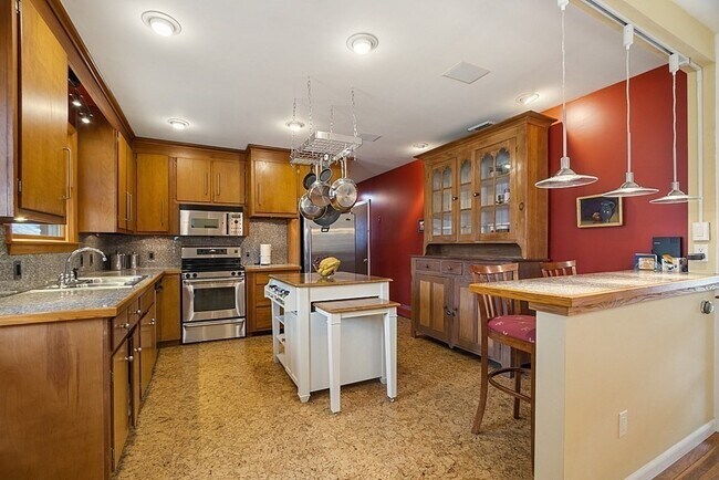 Building Photo - 71 Bemis Rd