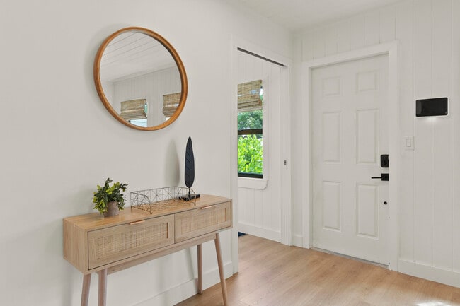 Building Photo - 721 Dobbins St