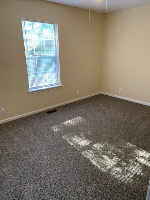 Building Photo - "Charming 2-Bedroom Duplex Retreat with 2.5 Baths in Greenville – Your 1116 Sq. Ft. Sanctuary Awa...