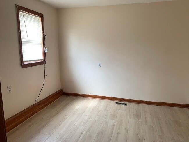 Building Photo - 226 Brightman St