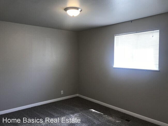 Building Photo - 601 Monterey Dr