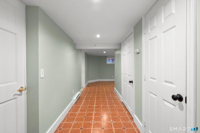 Building Photo - 48 Lockwood Ave