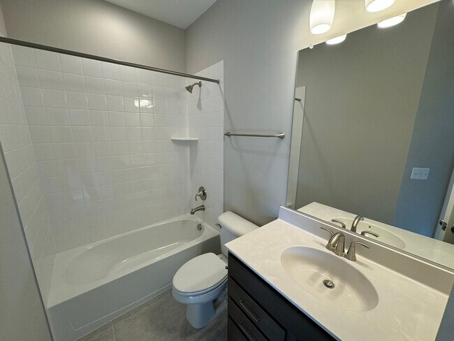Building Photo - Townhouse for Rent in Preston Lake!