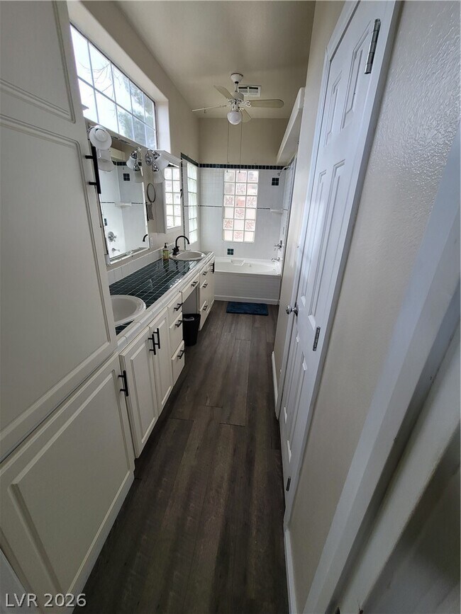 Building Photo - 1951 Jim Haworth