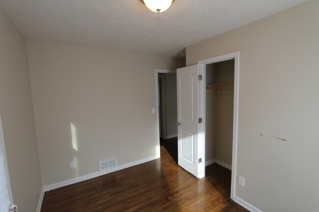 Building Photo - Premium Ralston Location!   Cozy 3 Bedroom...