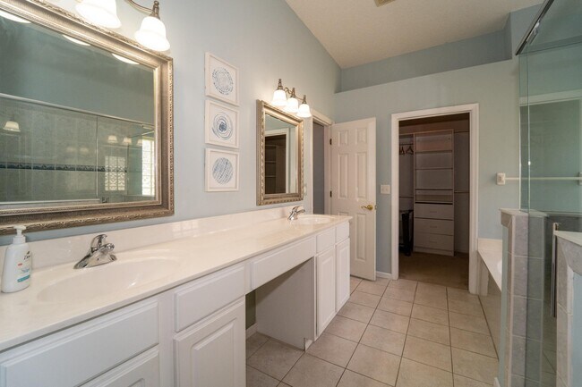 Building Photo - 109 Bilbao Dr
