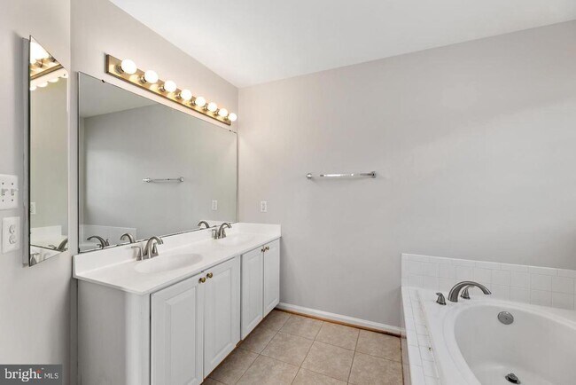 Building Photo - 13700 Barksdale Dr