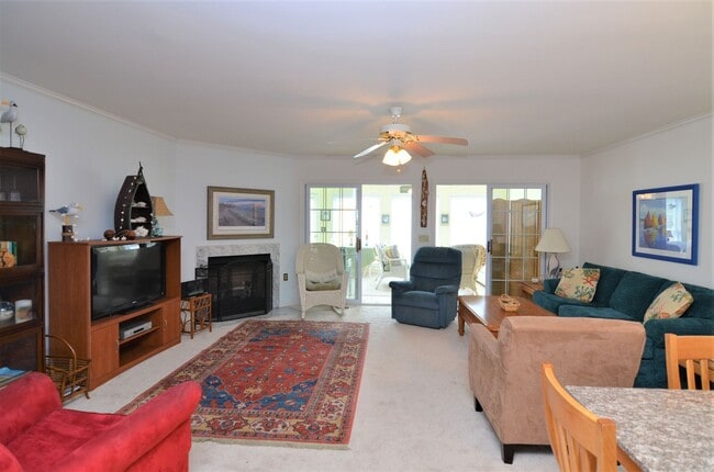 Building Photo - 3 BR, 2.5 BA Versailles Townhouse - Pet Friendly, Bike to Beach