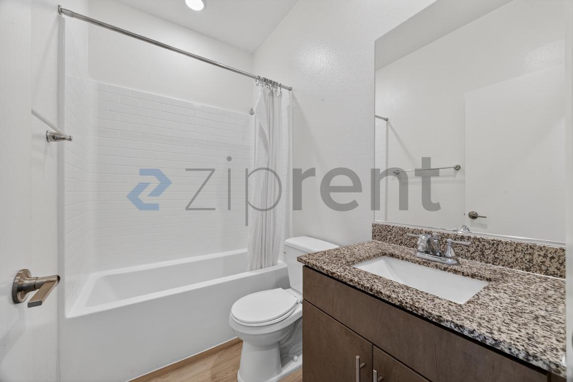 Building Photo - 5252 Beachfront Cove