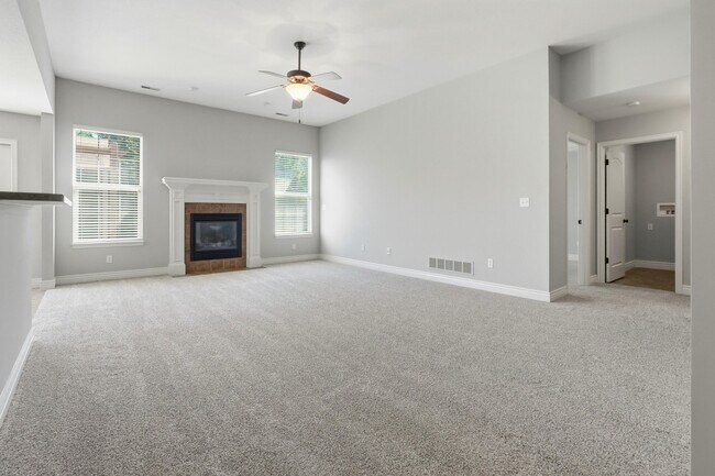 Building Photo - 300 Reedsport Ridge