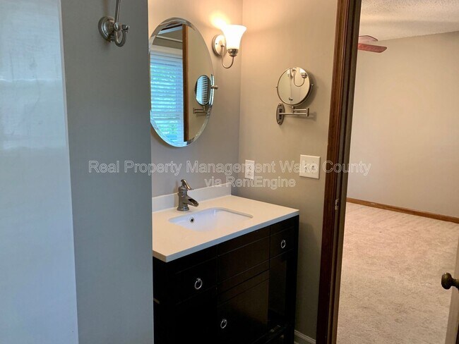 Building Photo - 207 Trillingham Ln