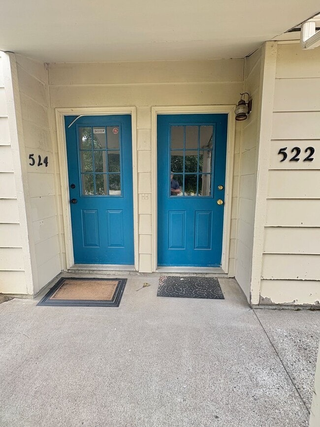 Building Photo - 2 Bed 2 bath off Durston Rd