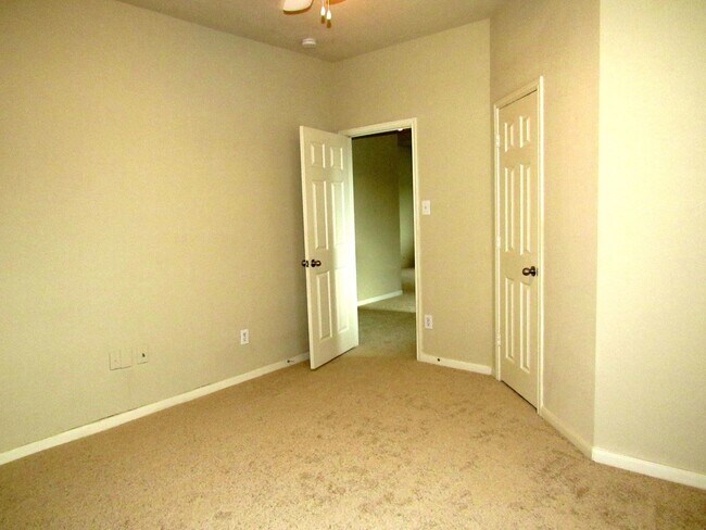 Building Photo - 21315 Bella Mountain Dr