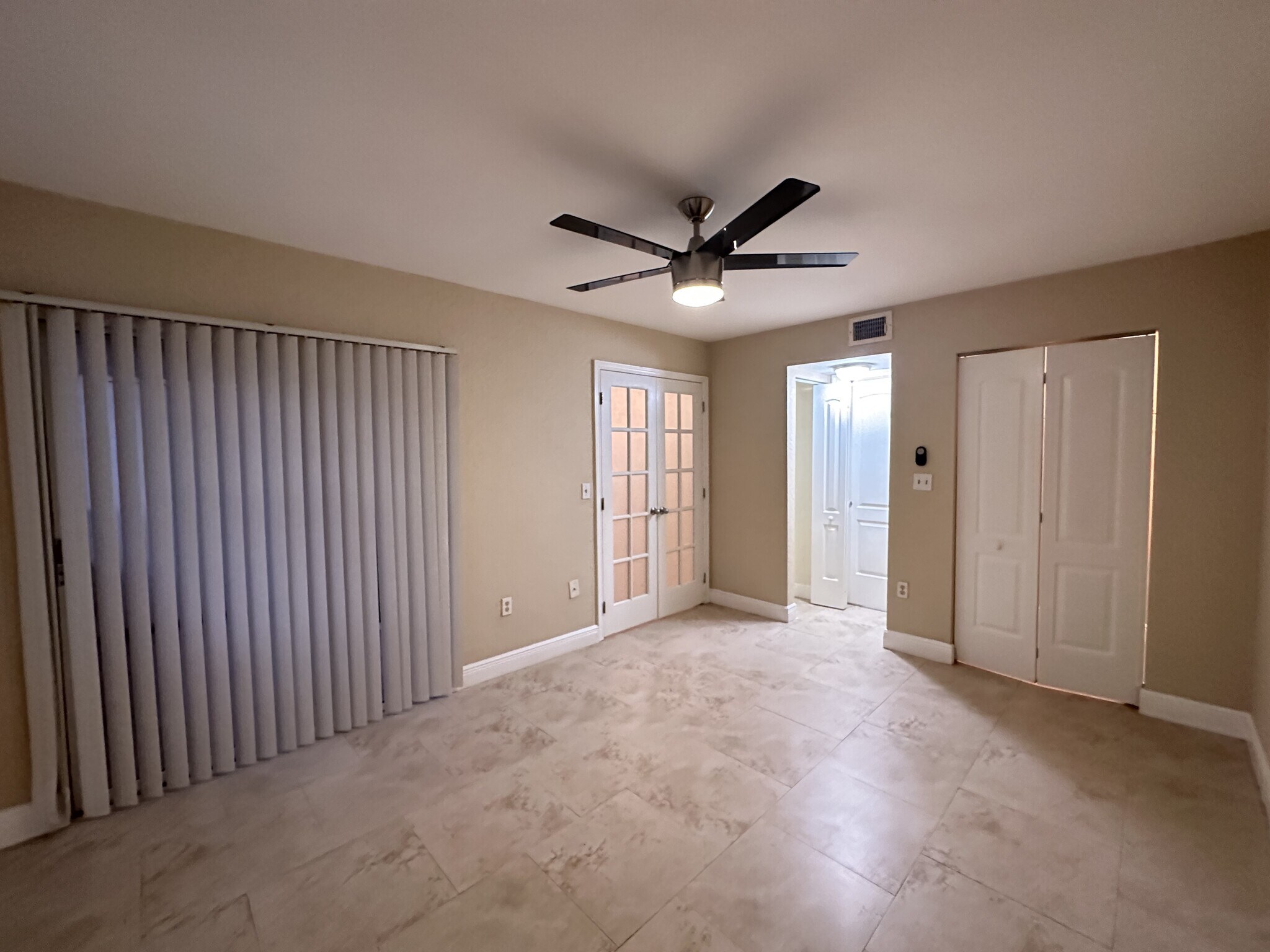 Building Photo - 2811 N Oakland Forest Dr