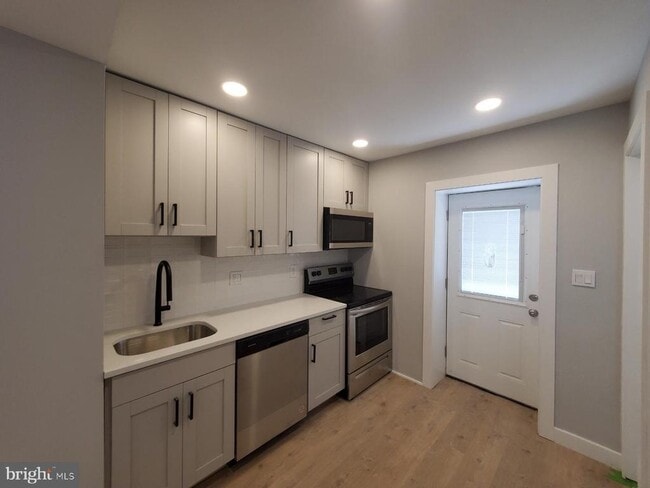 Building Photo - 4663 Umbria St