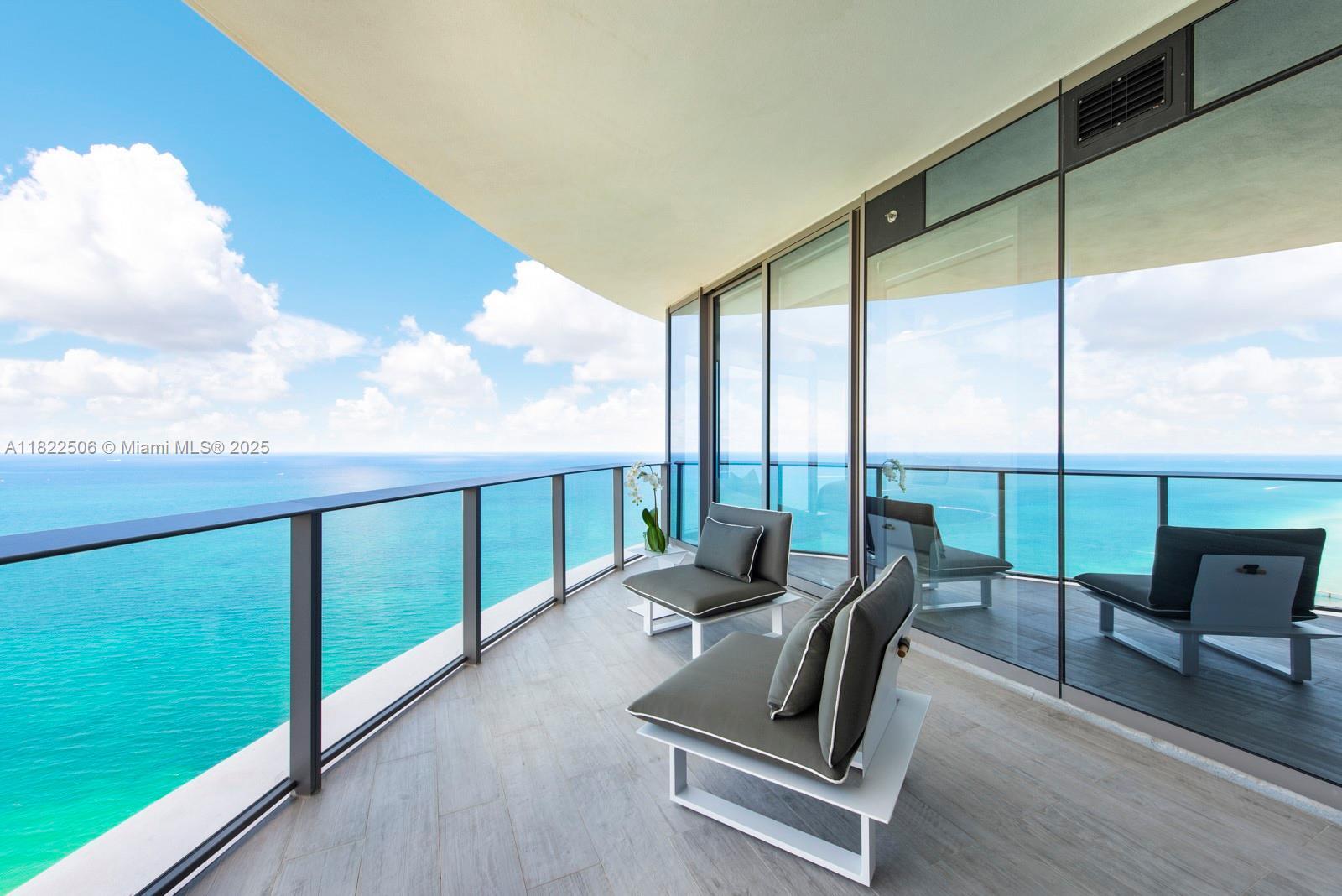 Building Photo - 15701 Collins Ave