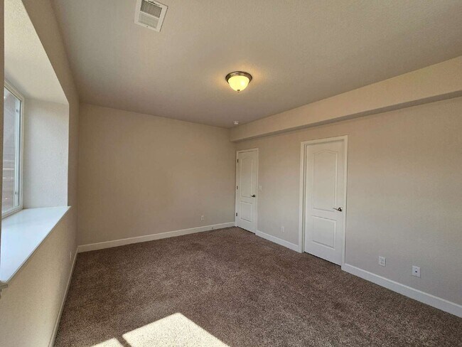 Building Photo - 1385 Castle Creek Cir