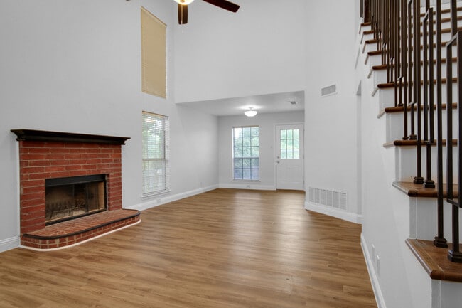 Building Photo - 1406 Westbriar Dr