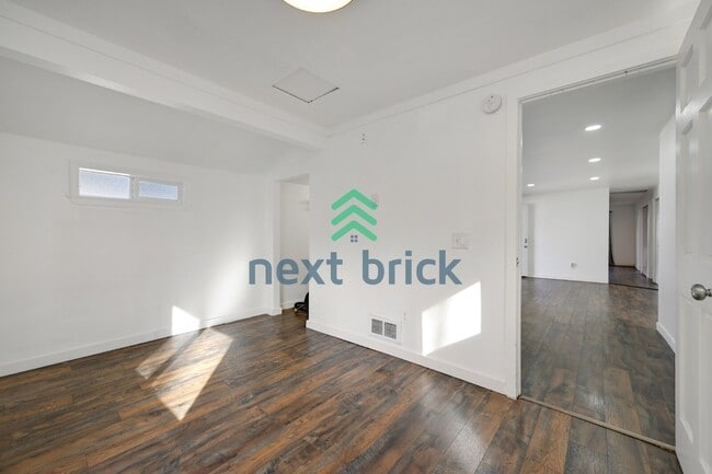 Building Photo - Charming 3-Bedroom Home in Auburn Near Green River College with Fenced Yard & Prime Location!