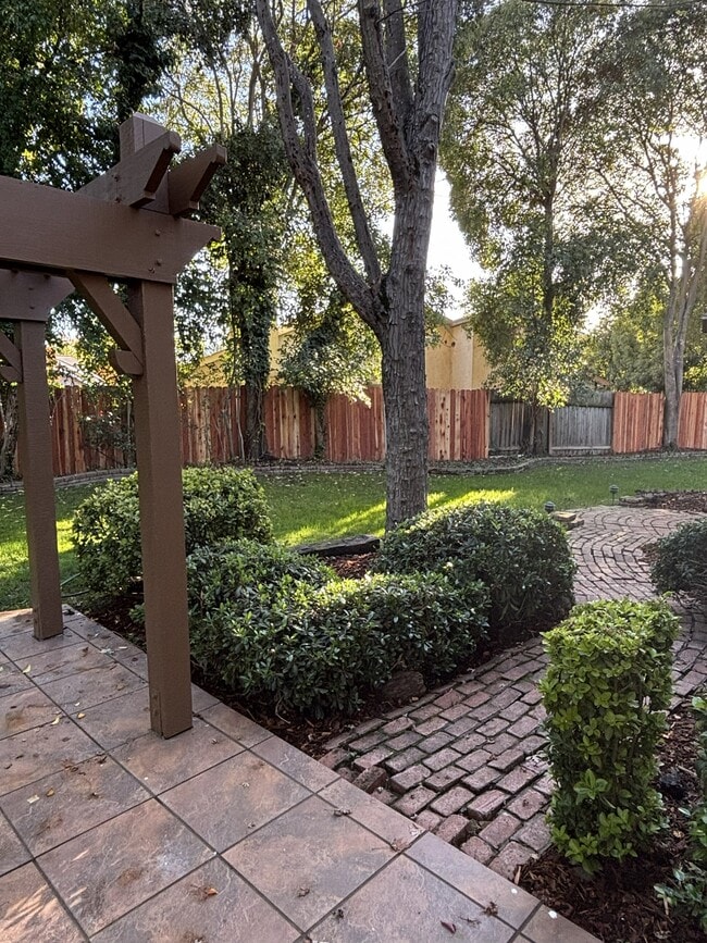 Building Photo - 34 Alvares Ct