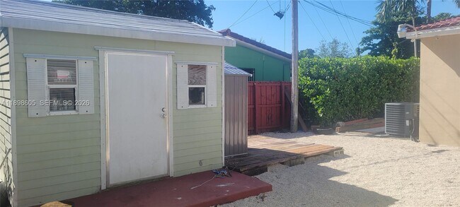 Building Photo - 6021 SW 62nd Pl