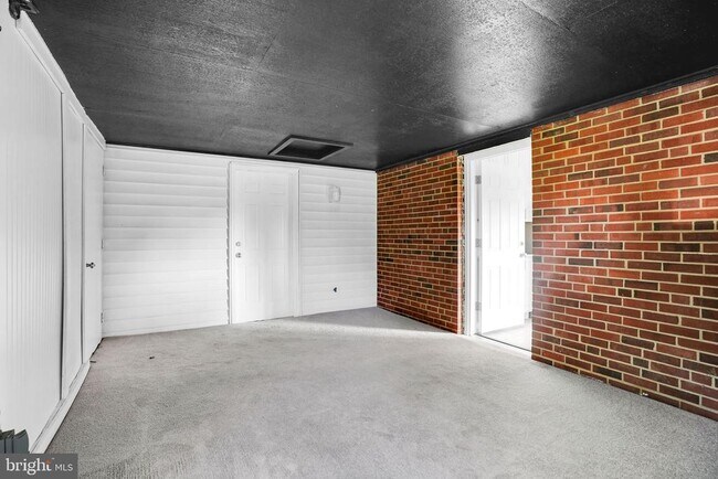 Building Photo - 13209 Thornton Dr