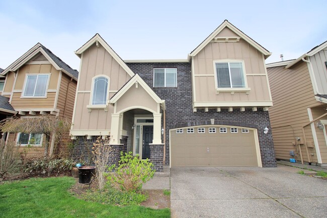 Primary Photo - Spectacular Newer Construction Troutdale H...