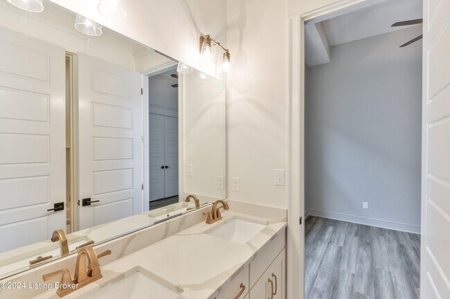 Building Photo - 10504 Meeting St