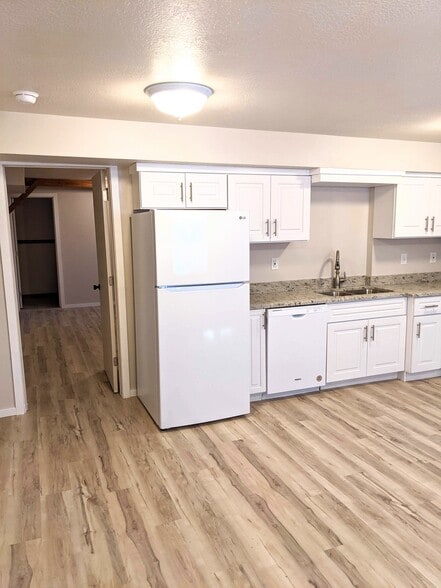 Kitchen - 846 E 300 N