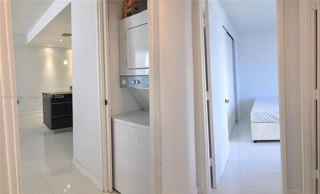 Building Photo - 3731 N Country Club Dr