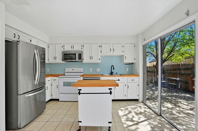 Building Photo - 7258 Coronado Cir