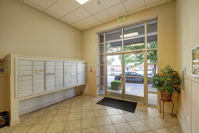 Building Photo - 600 N 85th St