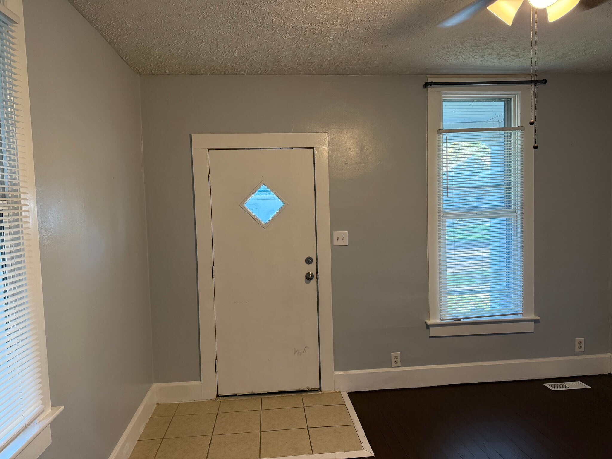 Building Photo - 1509 E Illinois St