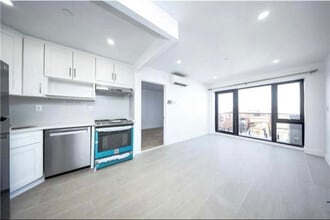 Building Photo - 163-14 Sanford Ave