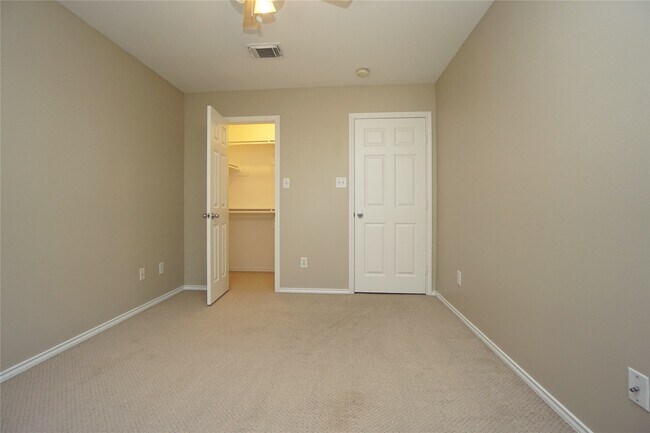 Building Photo - 1518 Sutton St