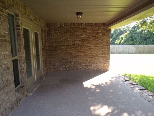 Building Photo - 3624 Laurel Lee Blvd