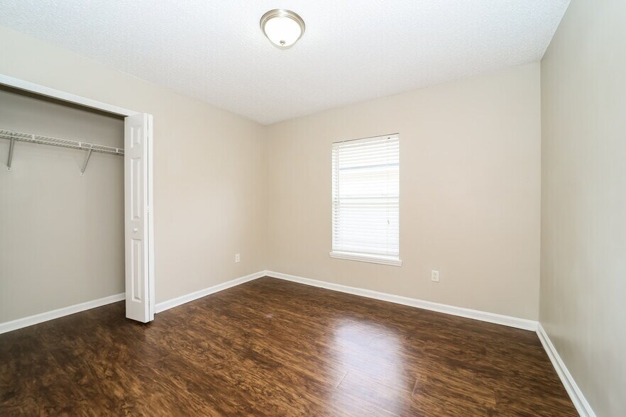 Building Photo - 2631 Creek Ridge Dr