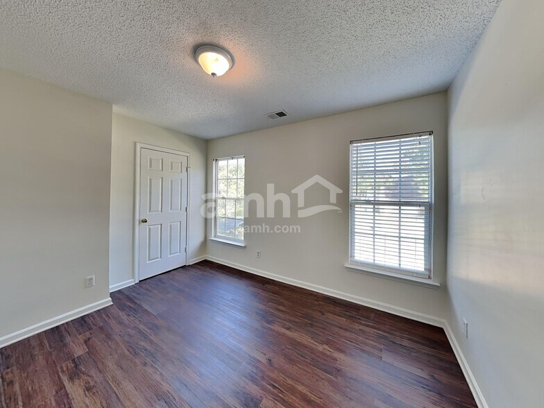 Building Photo - 123 Nahcotta Dr
