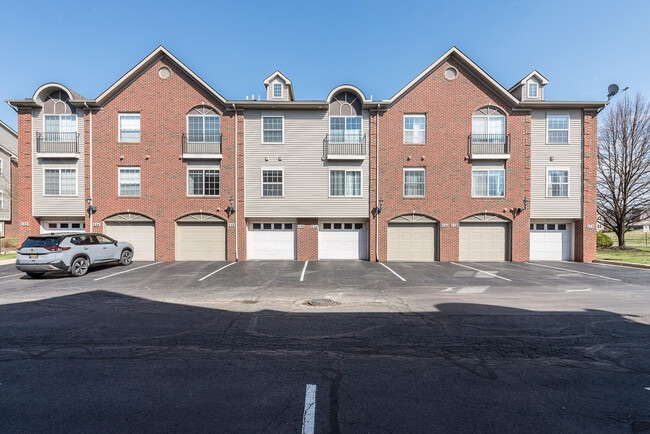 Building Photo - 120 W Oakbrook Dr