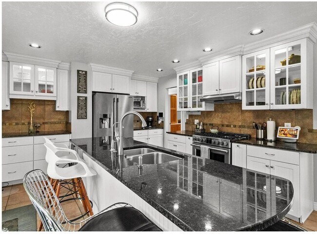 Building Photo - Olympus Cove Home Tucked In to the Benches! Near Park, Schools, Hiking and Skiing!