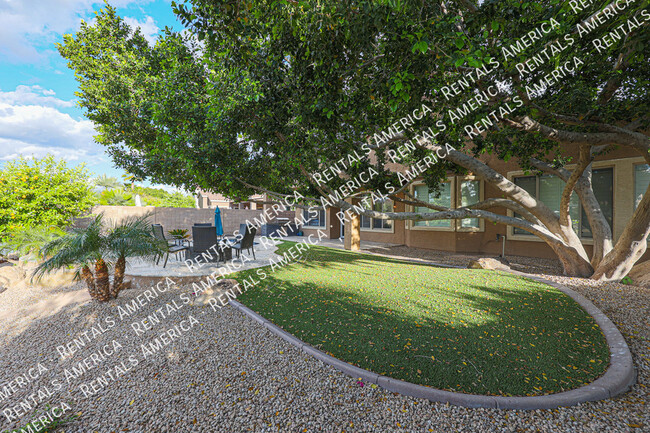 Building Photo - 6806 W Skylark Dr